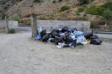 discarica abusiva ferruzzano scogliera 1
